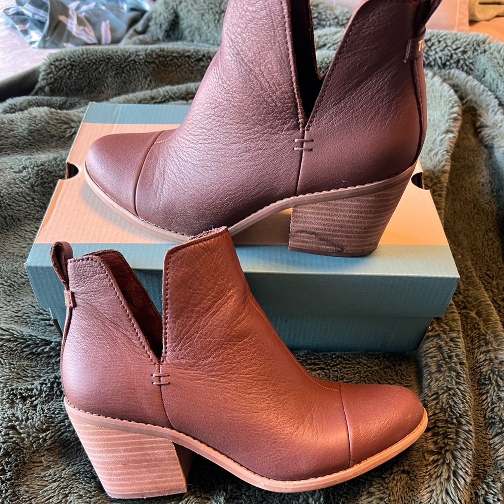 Toms brown booties